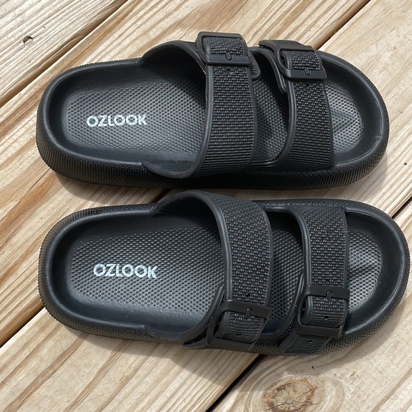 UNISEX Black Slip On Sandals/Slides Size W-6-7/ M-4.5-5.5 - Picture 2 of 9